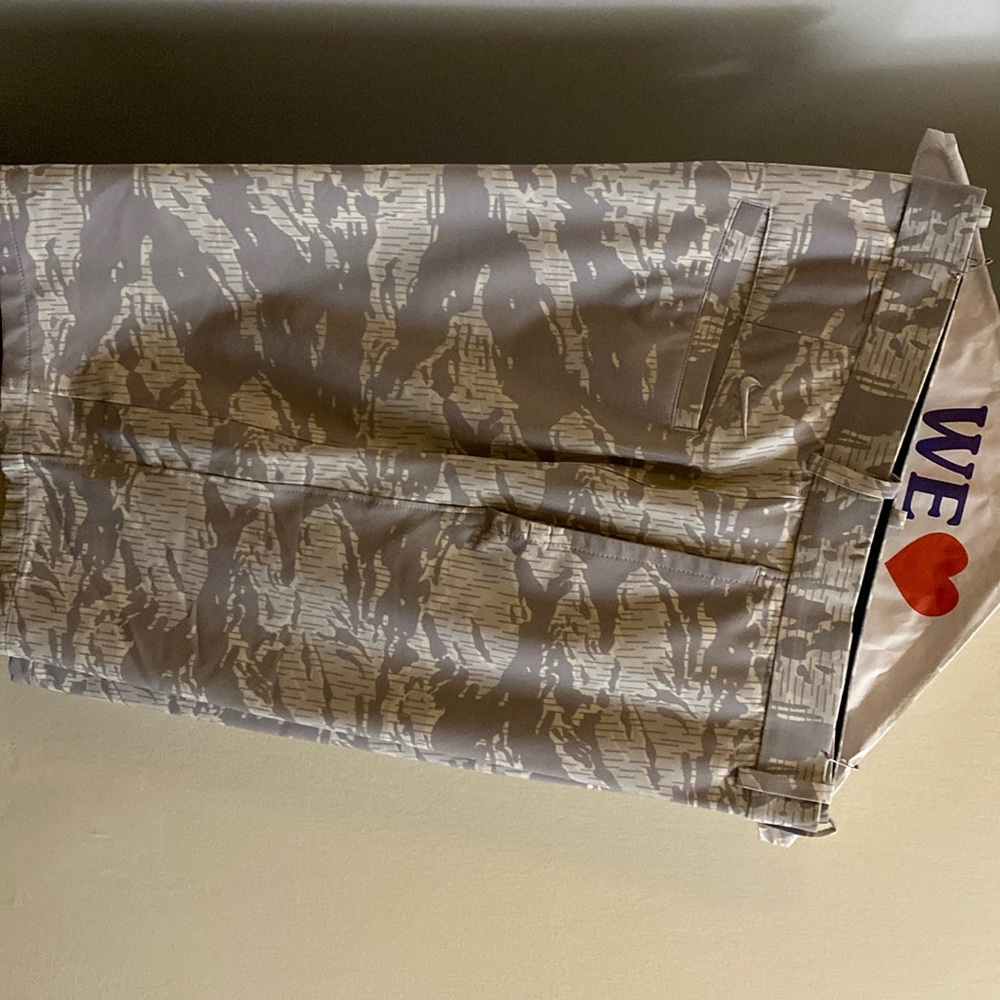 Nike men’s shorts in pattern with elastic waist